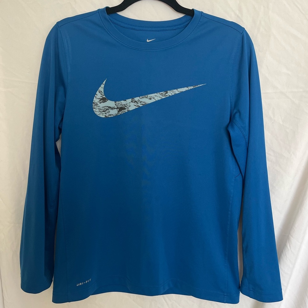 Boys XL Nike Rash Guard! Summer is coming! Great for outdoor activities! 🌴🔥